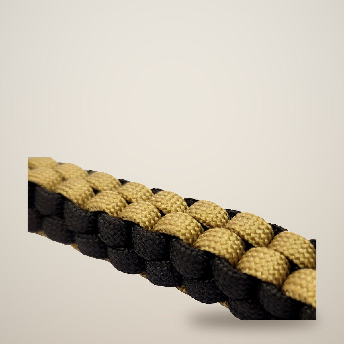 Para-Keychain – Black & olive