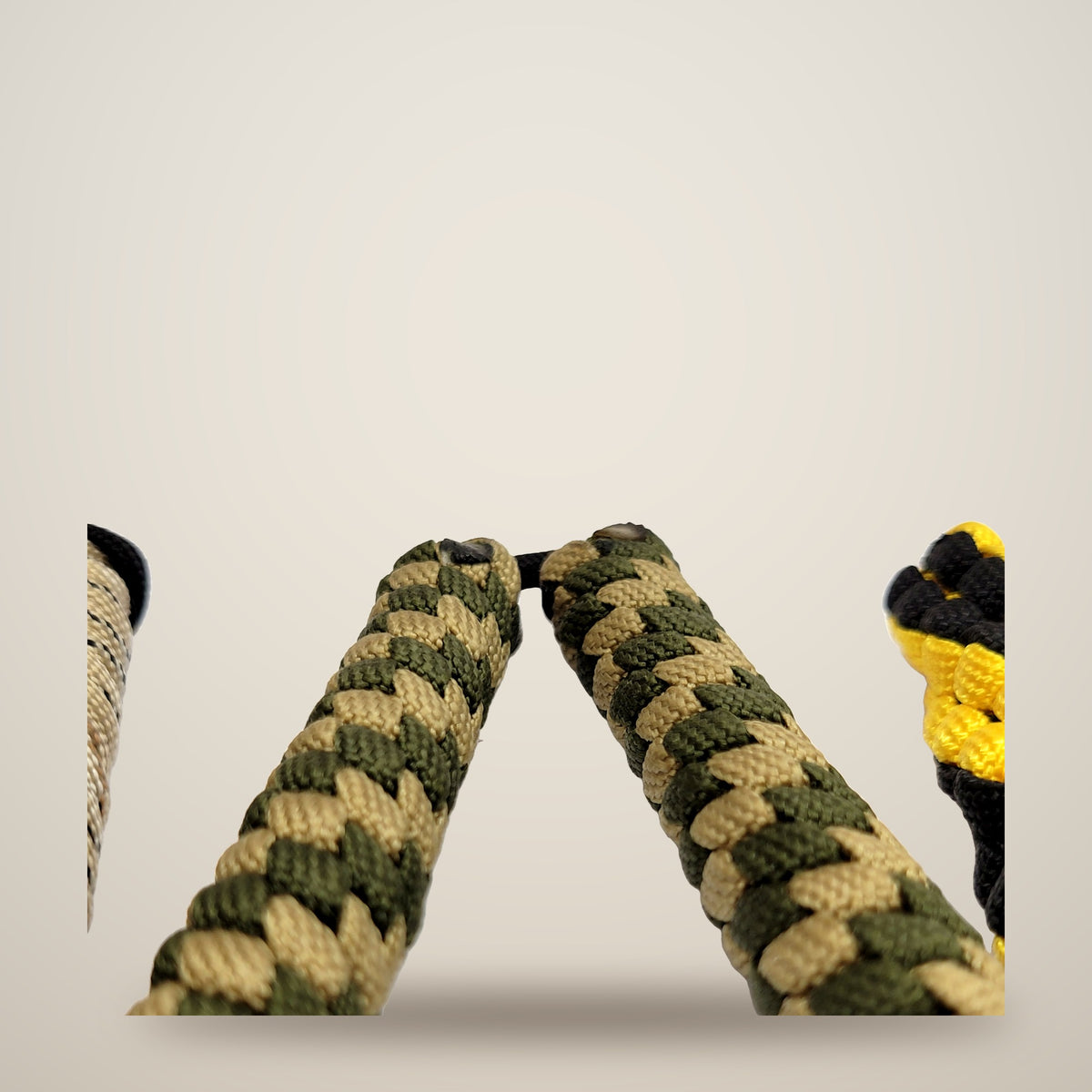 Paracord Thum Chucks – Green & sand – cylinder